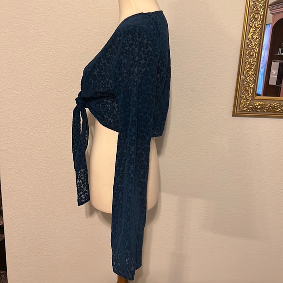 NEW Wild Fable bell long sleeve tie front top - Picture 5 of 11